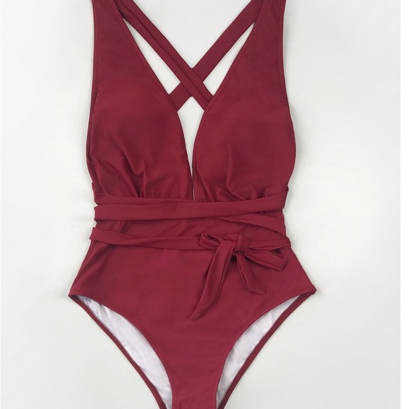 Cupshe NWT Womens Red One piece Swimsuit Deep V Neck Self Tied Belt Bathing Suit - Picture 4 of 5
